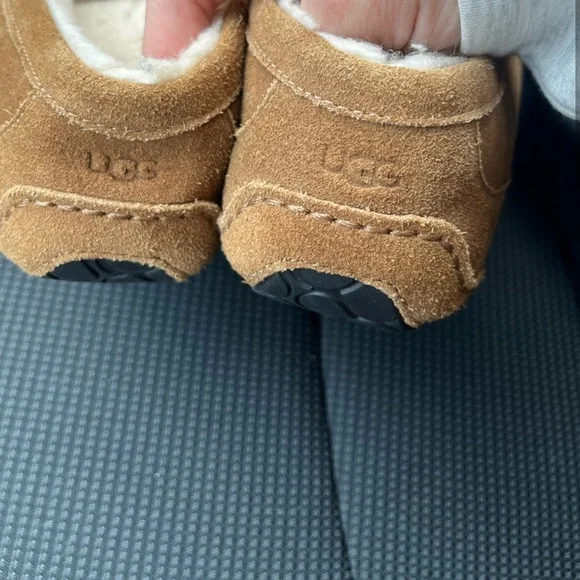 NWOB Ugg slippers - Picture 3 of 5